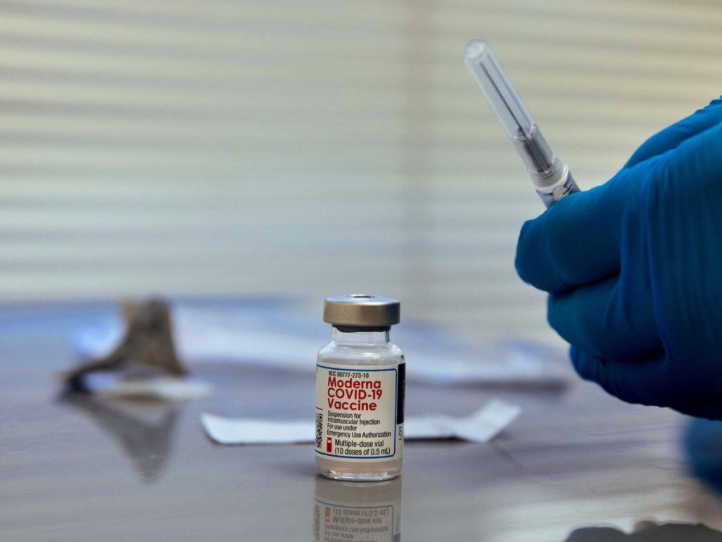 Din 1 februarie începe administrarea vaccinului Moderna