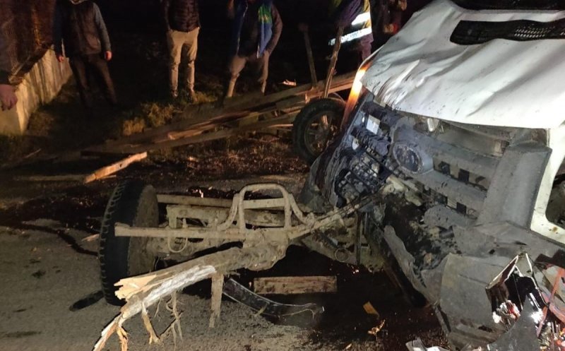 Două persoane au ajuns la spital în Gherla, după un accident între un autoturism și o căruță
