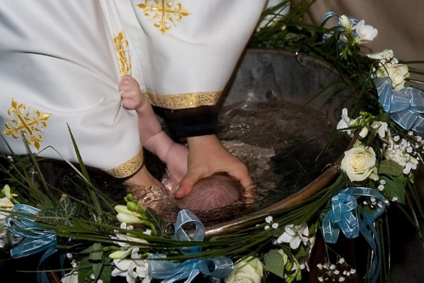 ÎPS Teodosie, după tragedia bebelușului mort: "Nu vom schimba ritualul botezului! Nu ne intimidăm. Așa a fost și cu lingurița"