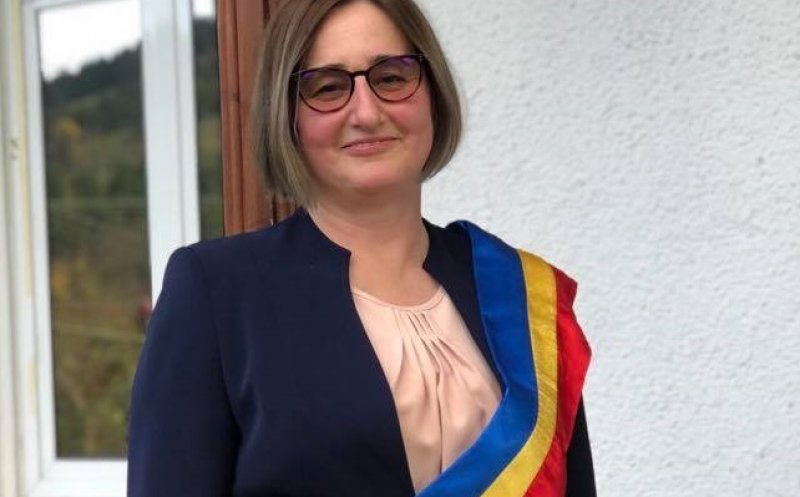 Scântei la locul de muncă. Viceprimarul o acuză pe primăriță ca i-a rupt maxilarul