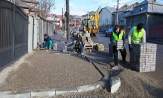 Se lucrează de zori pe o arteră importantă din Turda. Primarul anunță că nicio stradă nu va rămâne neasfaltată