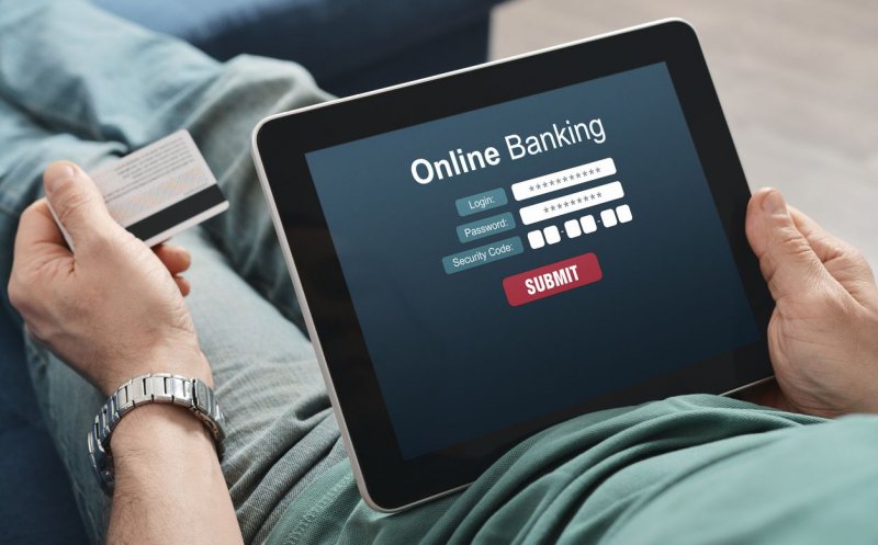 Fiți cu ochii în patru! Polițiștii avertizează că au apărut pagini care imită site-urile de internet banking ale unor bănci