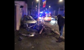Grav accident lângă Fabrica de Bere. Martor: „Au ajuns pe trotuar. O mașină era făcută acordeon”