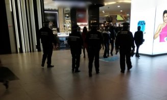 Polițiștii clujeni au fost la biserică! Nu să se roage, ci ca să verifice cum se respectă măsurile anti-COVID