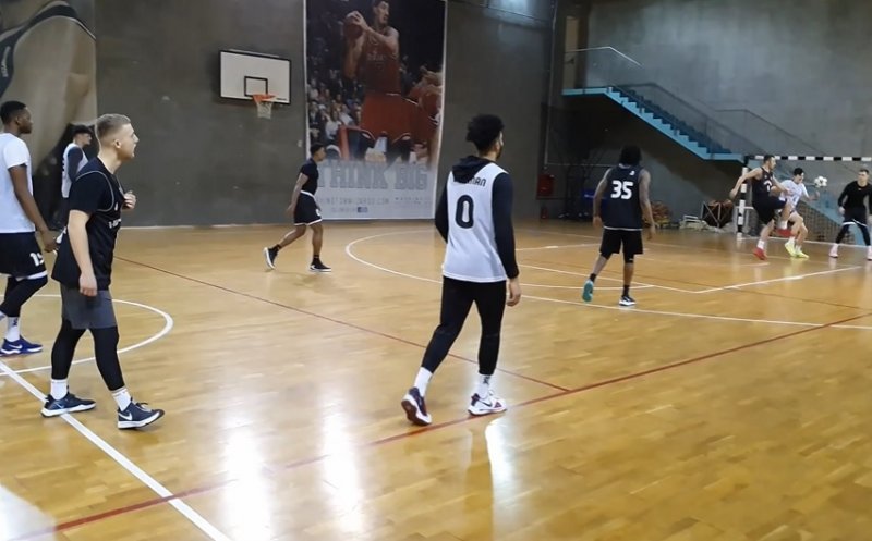 Baschetbaliștii de la U-BT au devenit fotbaliști pentru o zi