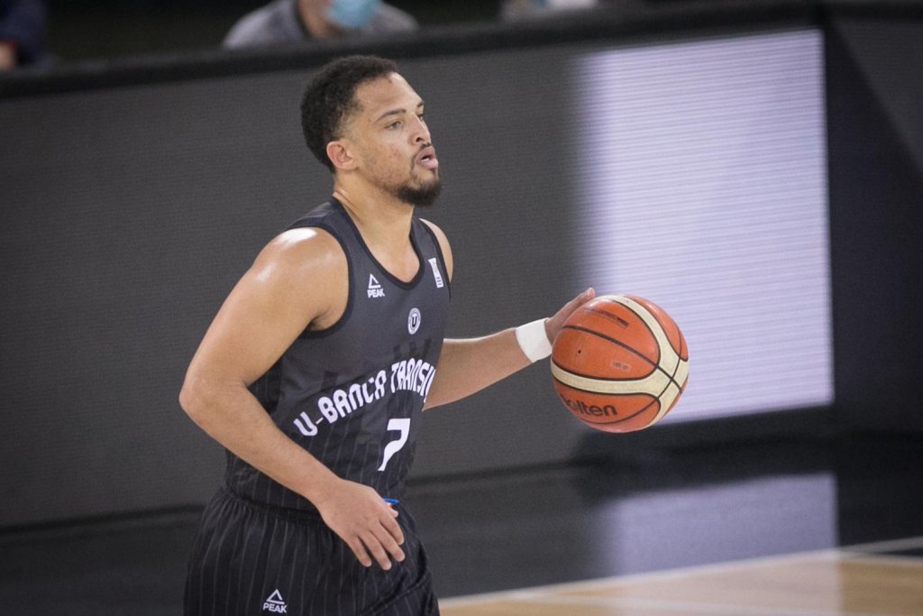 U-BT s-a despărțit de Mike Dixon după doar cinci meciuri