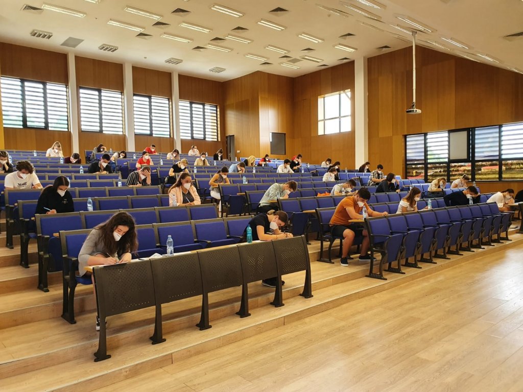 UMF Cluj organizează cursuri de pregătire și examen de simulare a admiterii