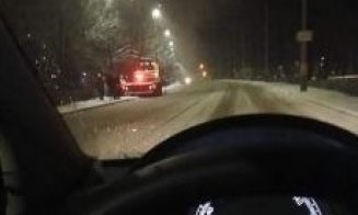 Era să ajungă în Someş cu maşina, lângă Cluj Arena, după ce a derapat pe şoseaua acoperită cu zapadă