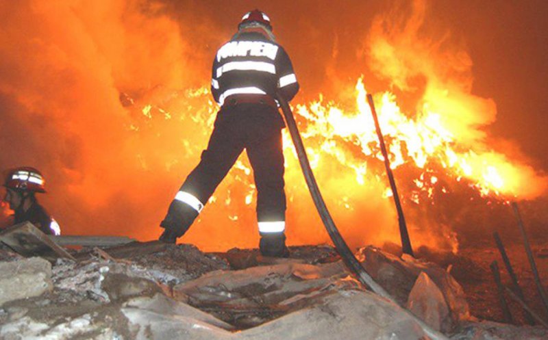 O casă din Cluj-Napoca a luat foc aseară. Ce a declanşat incendiul?