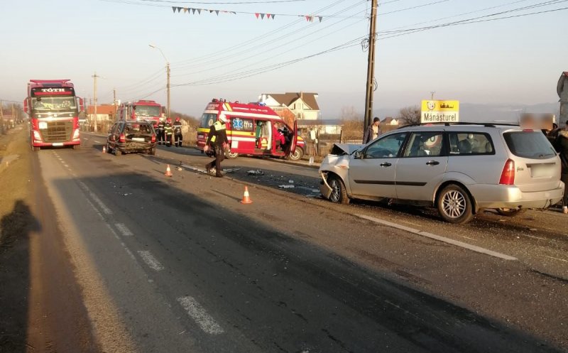 Accident grav lângă Dej. O persoană a rămas încarcerată