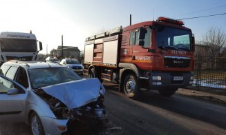 Accident grav lângă Dej. O persoană a rămas încarcerată