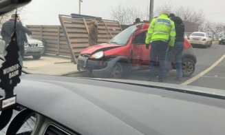 Mașină ieșită în decor pe drumul Sfântul Ioan. Un tânăr a ajuns la spital