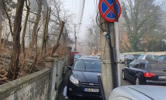 Oprire interzisă pe o stradă din Cluj-Napoca, dar cui îi mai pasă?