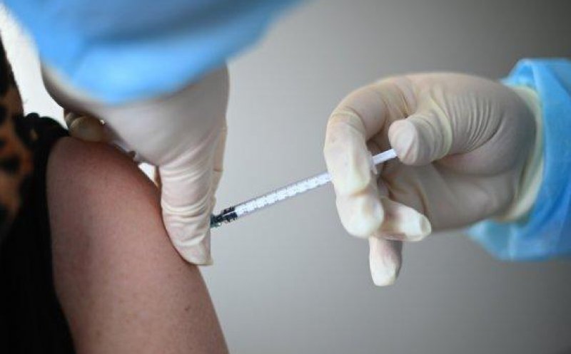 O femeie a murit de hemoragie cerebrală la trei zile după vaccinul anti-COVID