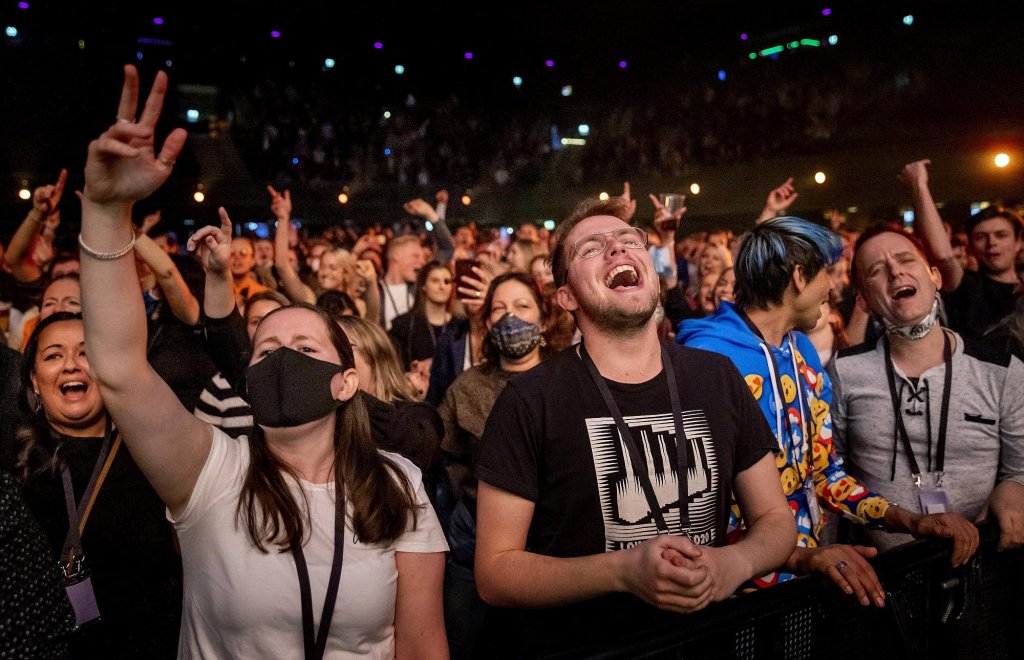 Pe ringul de dans cu orice preţ, fie doar şi pentru un experiment COVID-19