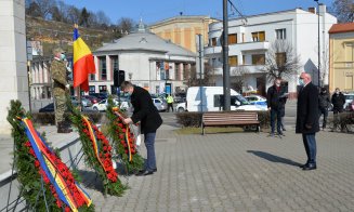 Omagiu la Cluj, cu ocazia Zilei Deținuților Politici Anticomuniști. Boc și noul prefect, umăr lângă umăr