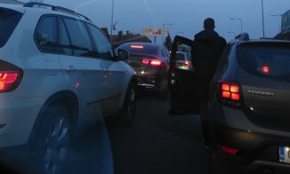 Accident grav la Cluj. Tânără spulberată de mașină în Florești/ Trafic blocat