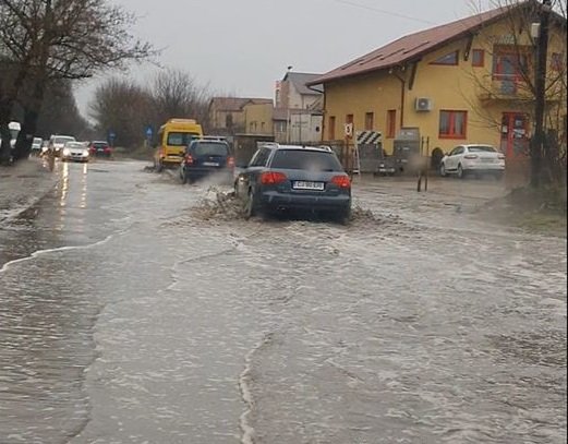 "Bazin olimpic" şi în Someşeni după ploaia de astă noapte