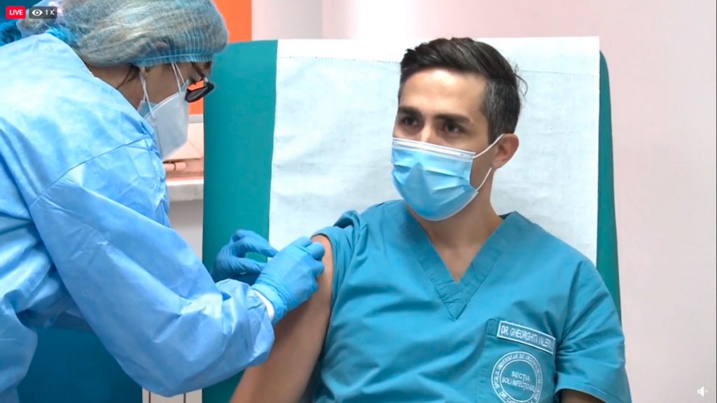 Ce se întâmplă cu românii vaccinați cu prima doză AstraZeneca dacă se suspendă imunizarea cu acest vaccin?