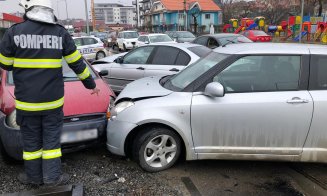 Accident cu trei mașini pe Calea Baciului. Două persoane au ajuns la spital