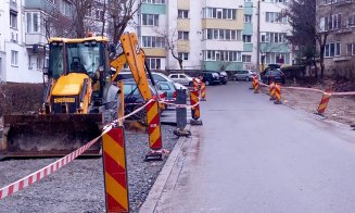 Se lucrează de zor în Mănăştur la locurile de parcare care vor înlocui garajele de cartier demolate recent