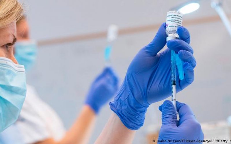 Prea puţini doritori de vaccin în România? Dacă din aprilie vor fi vaccinaţi 100.000 de români pe zi, în 8 zile ar fi epuizată lista de așteptare