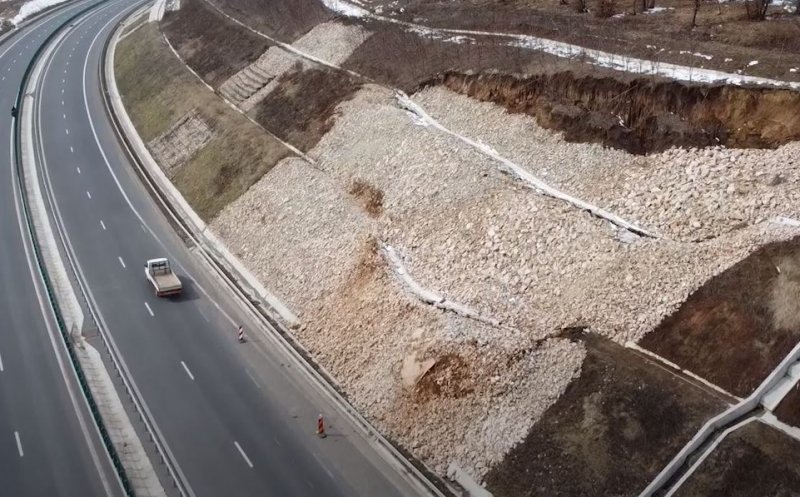 Noi alunecări de teren pe A3, între Gilău - Nădășelu. Restricții de 60 de km/h