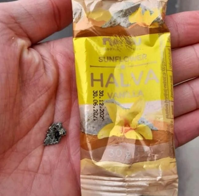 Halva cu bucăți de metal, într-un hipermaket din Cluj