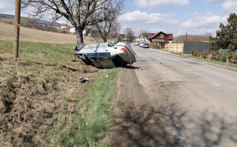 Încă o mașină răsturnată la Cluj. "Fără victime, au fugit toți"