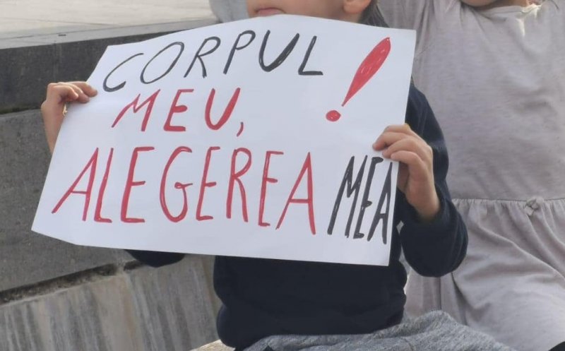 Șoșoacă a scos copiii în linia întâi la protestul de la Cluj-Napoca. Clujean: "Unde e Protecția Copilului?"