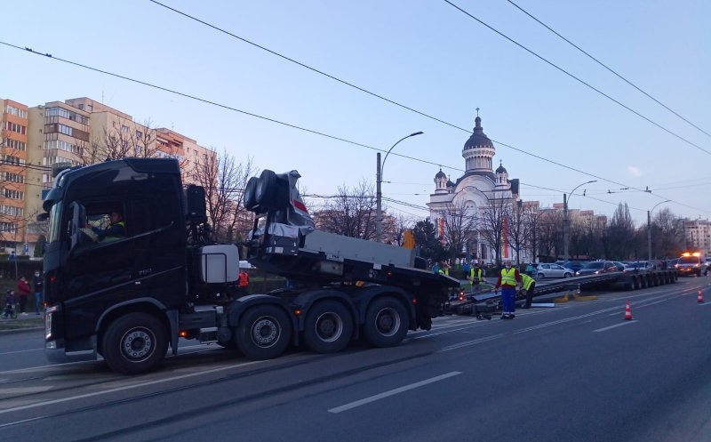Nervii clujenilor puşi la încercare de hărnicia celor care spală străzile sau lansează tramvaie pe şine chiar înainte de ora 20
