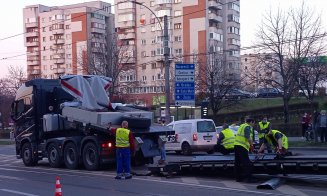 Nervii clujenilor puşi la încercare de hărnicia celor care spală străzile sau lansează tramvaie pe şine chiar înainte de ora 20