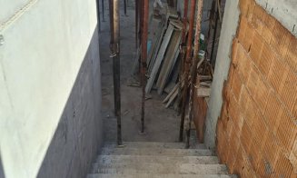 Se pregăteşte turnarea plăcii de beton de la primul etaj al Centrului Medical Chinteni cu unitate ISU