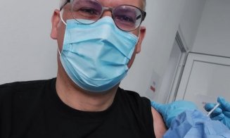 Cetăţean străin, vaccinat anti-COVID într-un centru din țară: "Gata, vaccinat, prima doză cu Moderna! Trăiască România!"