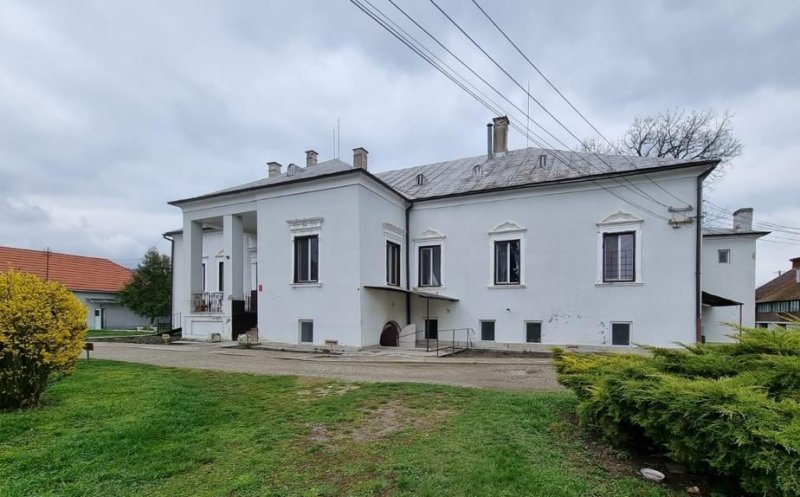Se modernizează conacul care găzduiește Centrul de Zi pentru Vârstnici din Luna de Jos