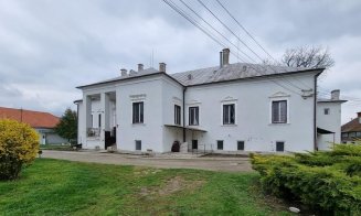 Se modernizează conacul care găzduiește Centrul de Zi pentru Vârstnici din Luna de Jos