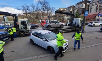 Poliția locală, "curățenie de primăvară" pe o stradă din Cluj-Napoca. Au ridicat toate mașinile parcate aiurea