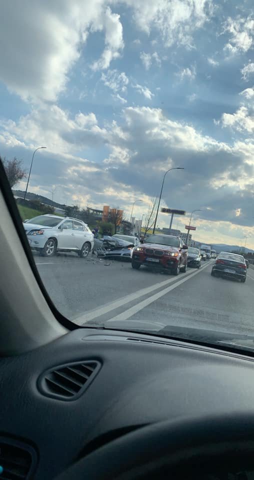 Accident la intrarea în Cluj-Napoca, dinspre Florești. „Aglomerat pentru că toți stați și vă holbați”