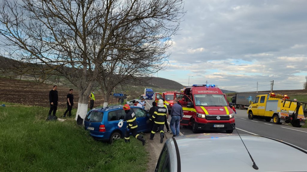 Accident cu victime în Suceagu. Coliziunea a desprins bucăţi din maşini şi a lăsat în urmă oameni plini de sânge