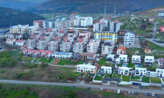 În spate la VIVO s-a construit un adevărat cartier. Casele și blocurile sunt închesuite unele lângă celelalte