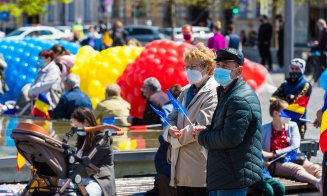 Cum a fost sărbătorită Ziua Europei la Cluj. Muzică militară și baloane colorate în Piața Unirii
