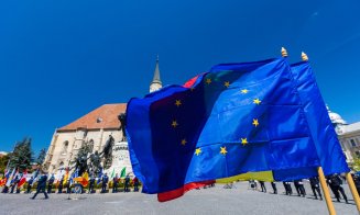 Cum a fost sărbătorită Ziua Europei la Cluj. Muzică militară și baloane colorate în Piața Unirii