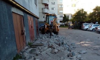 Alei care au trecut proba timpului la Cluj-Napoca, făcute praf pentru a fi "modernizate". Proprietarii de garaje nu mai au acces la imobil