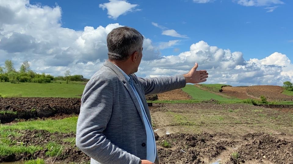 Revoltă pe Autostrada Transilvania. "Utilajele ne-au distrus culturile agricole"