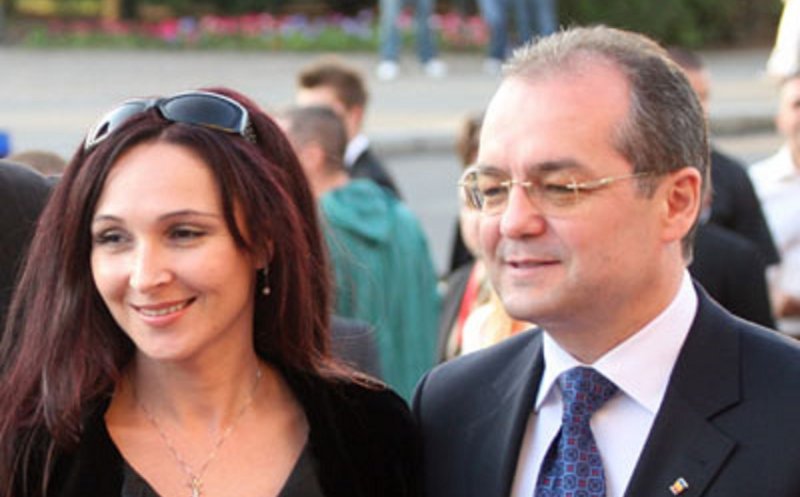 Cum și-au petrecut Emil Boc și soția lui prima zi de relaxare națională: „Drumul spre normalitate trece prin vaccinare!”