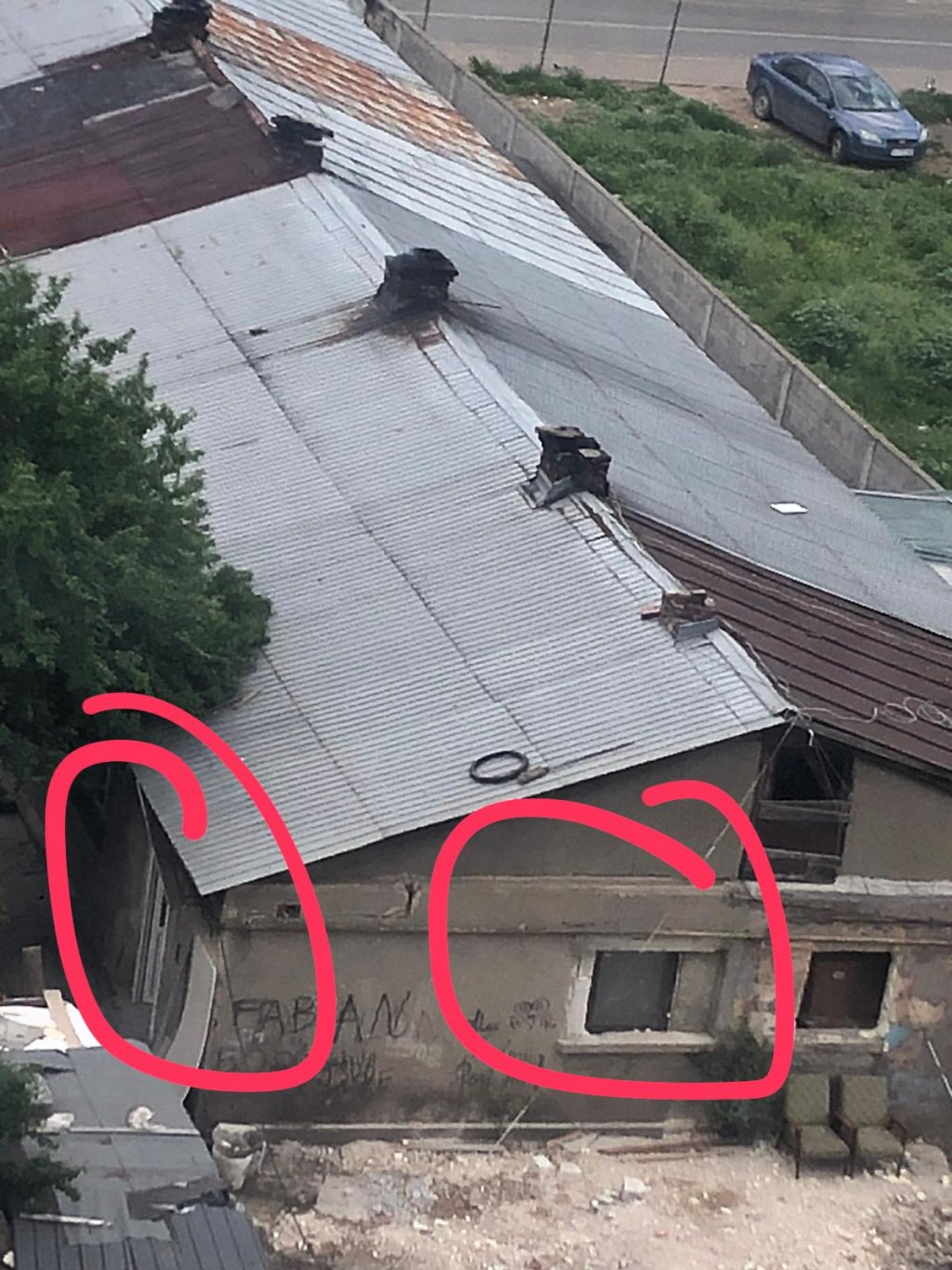 Familia evacuată de pe Meșterul Manole  își improvizează altă locuință în același spațiu. Vecini: "Sparg geamurile cu pietre, aruncă cu cap de găină în semn de intimidare''