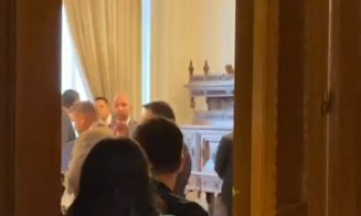 Ludovic Orban, petrecere la Parlament cu invitați FĂRĂ mască în interior. Legea spune că e interzis