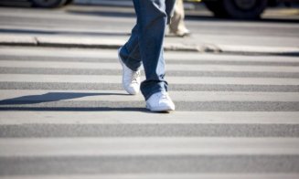 Cluj: Adolescent luat la palme de un șofer în plină stradă. Scandalul a început la o trecere de pietoni