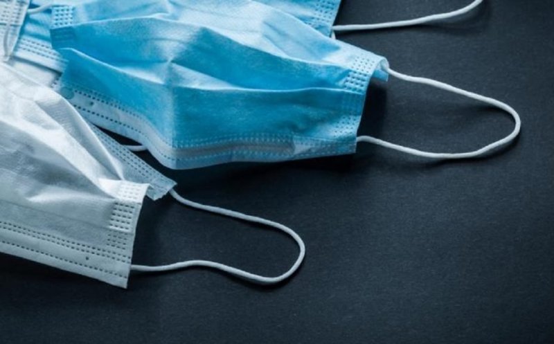 Surse: Persoanele vaccinate ar putea renunţa la purtatul măştilor la interior