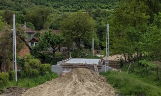 Investiții greu de înțeles într-o comună din Cluj. „Bani îngropați în betoane pe stilul filmelor cu gangsteri”